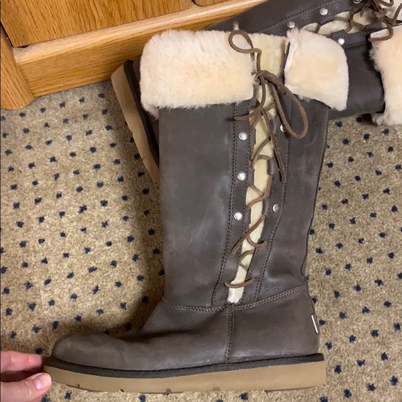 Upside tall Ugg’s - Picture 3 of 7